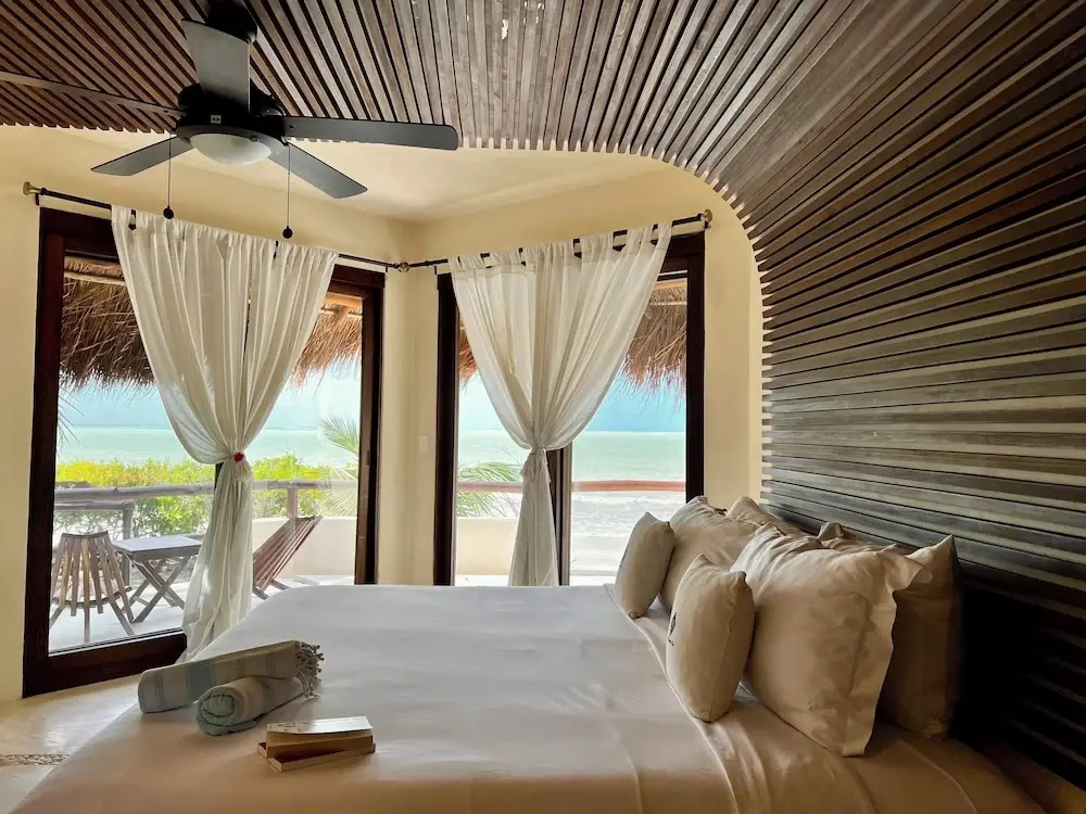 Deluxe room with balcony and beachfront