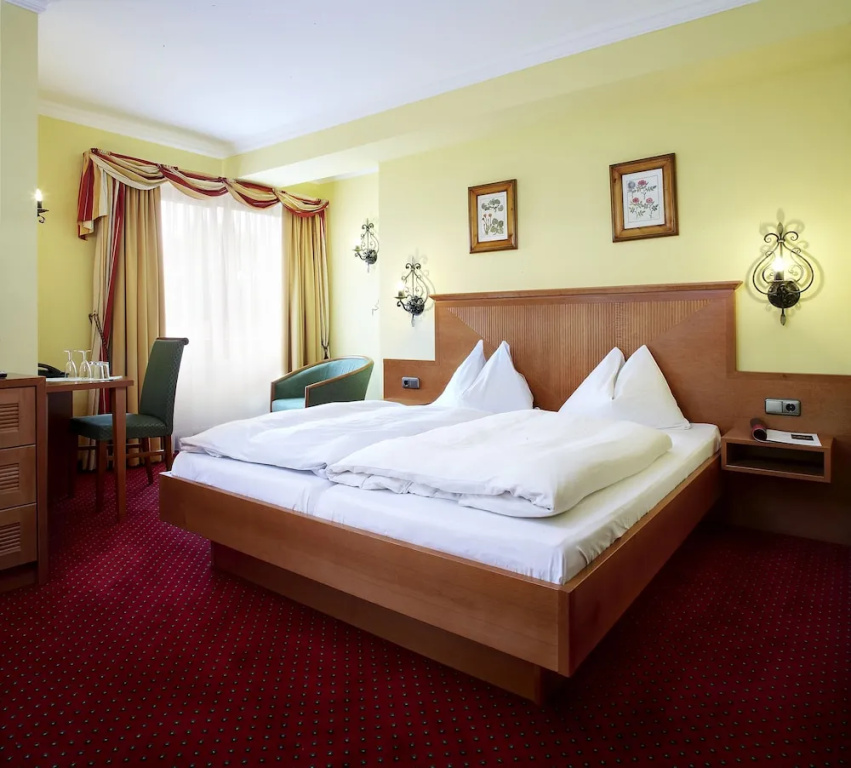 Standard Double room with balcony (full double bed)