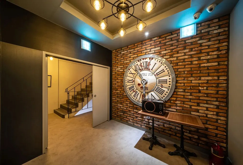 Lobby & Reception