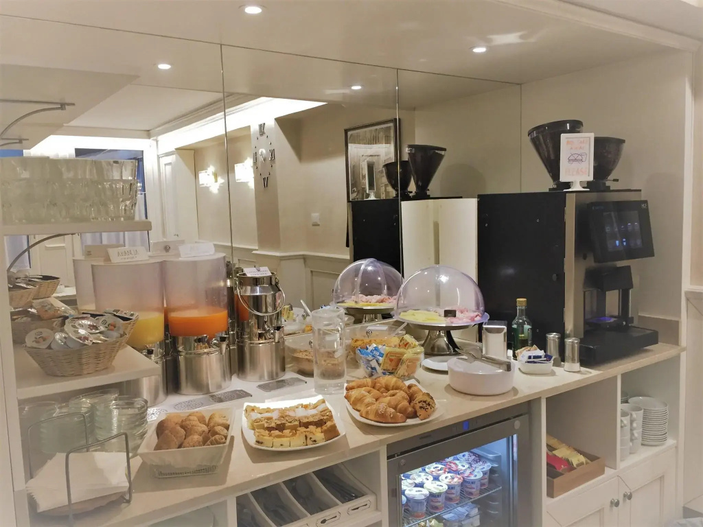Hotel photo 12