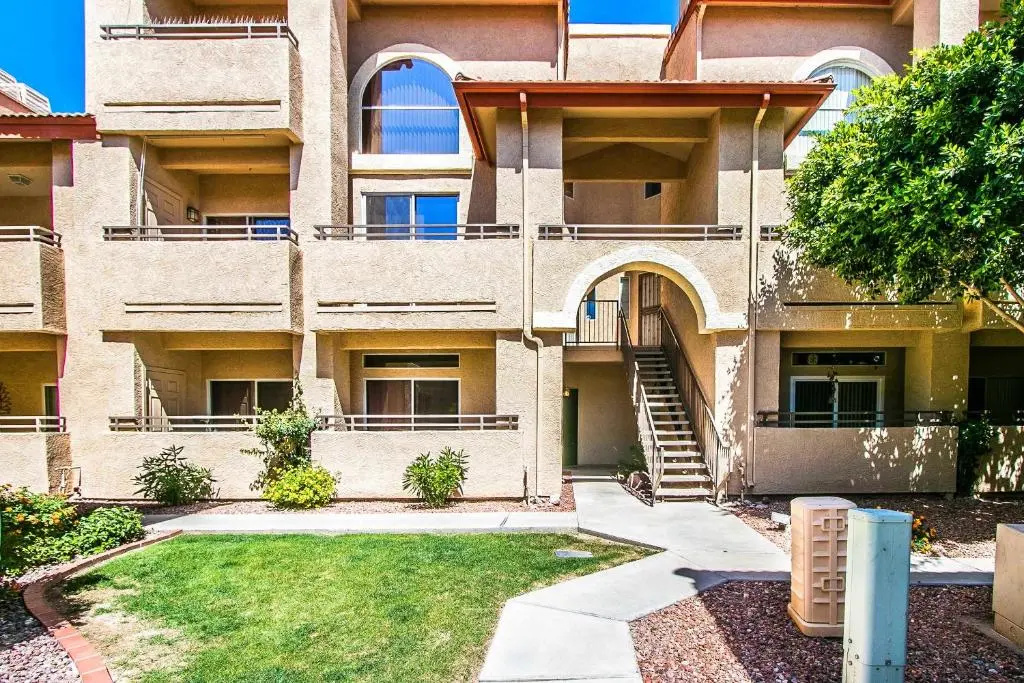 Resort Community: Three Heated 24/7/365 Pools; ½ mile walk to N. Mtn. Preserve!