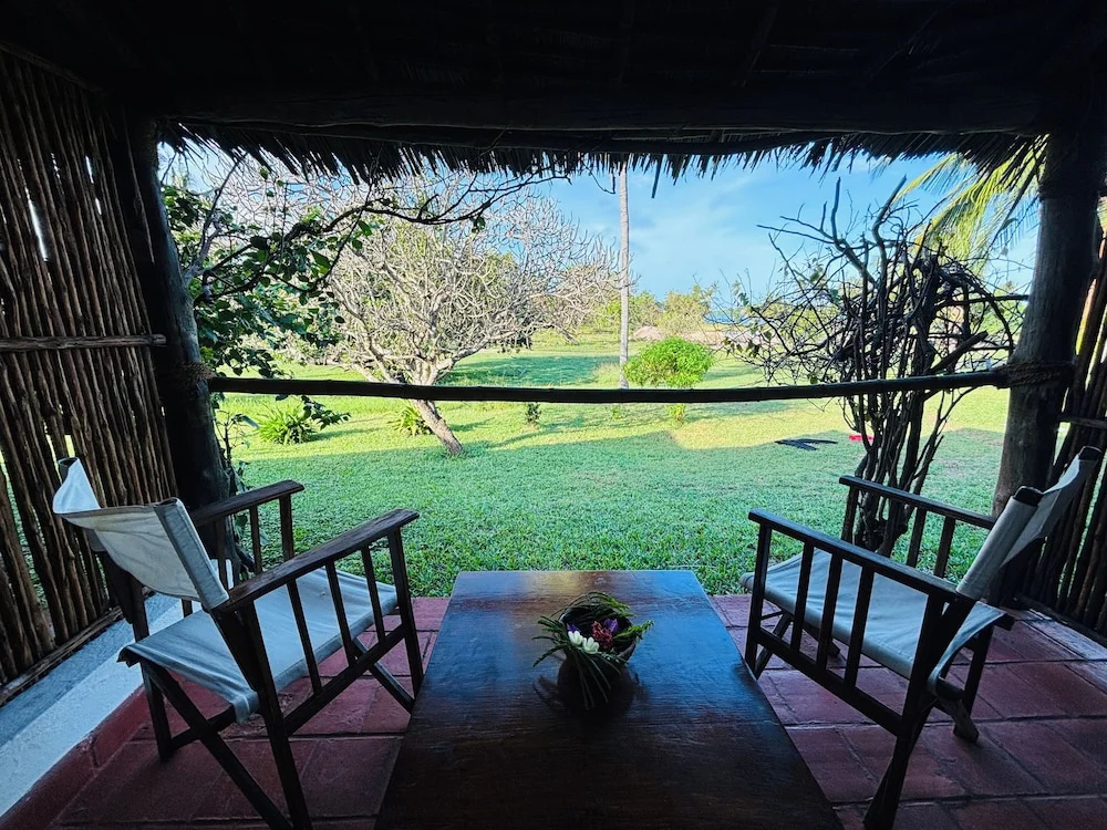 Basecamp Mafía Island