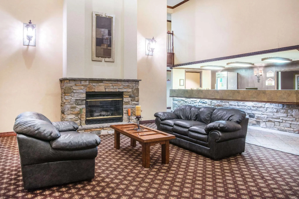 Lobby & Reception