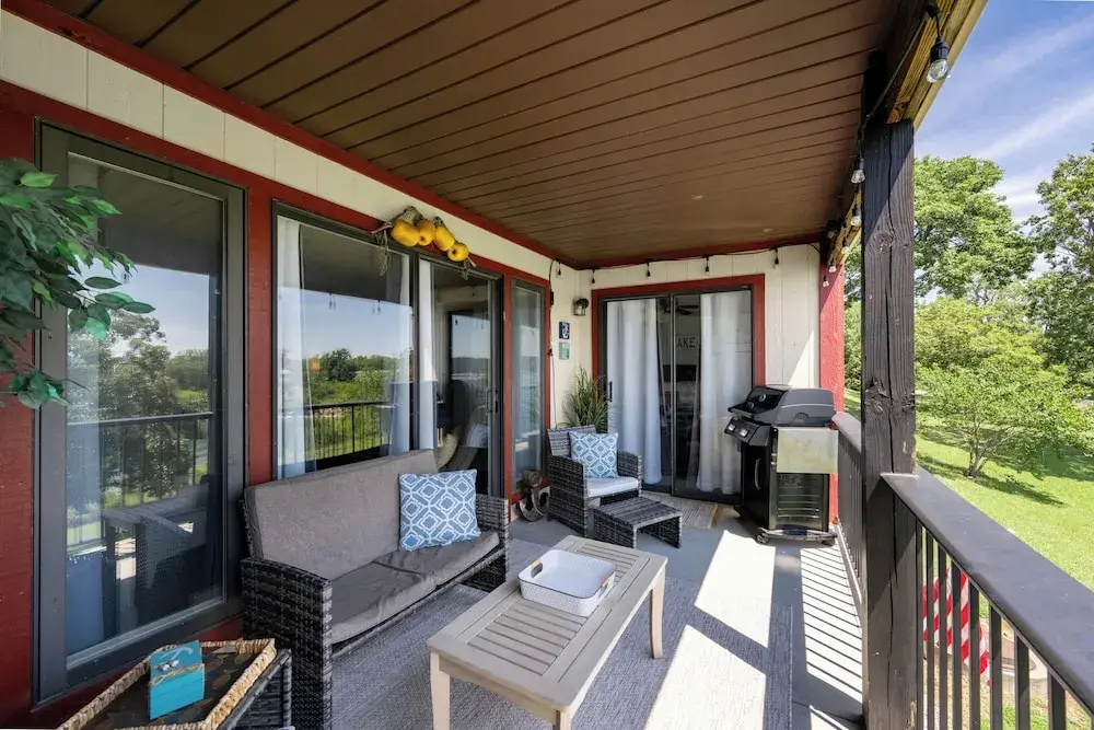 Waterfront Pool! Near SDC - Step-free Access!