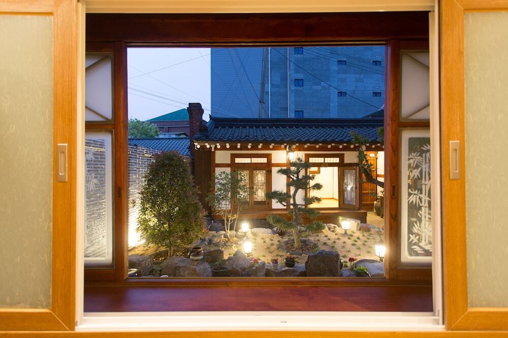 Hanok 1957 image