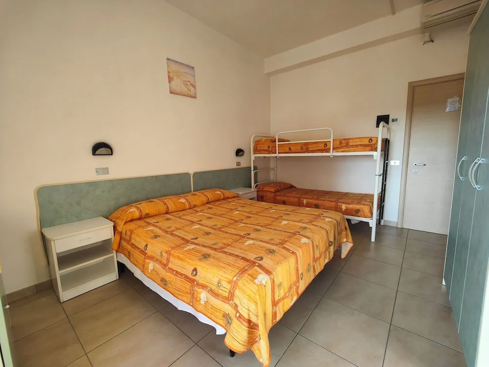 Economy Quadruple room