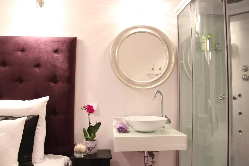 Standard Double room with river view (full double bed)