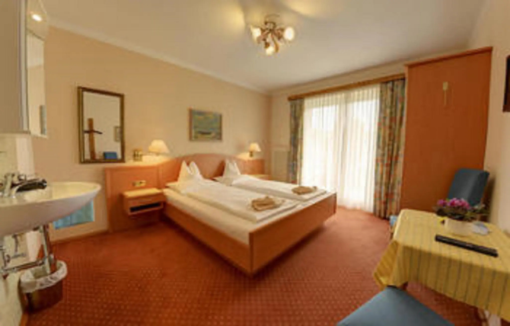 Standard Double room with balcony (full double bed)