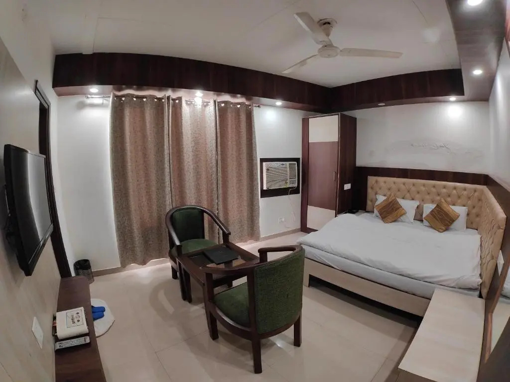 Deluxe Double room (full double bed)