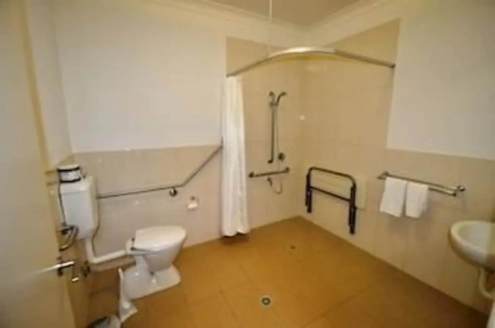 四人房，設有陽台及市景