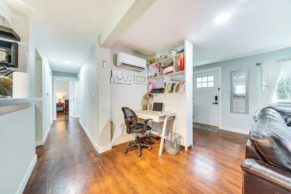 14 Mi to Dtwn Seattle: Sleek Home w/ Large Yard - фото 3