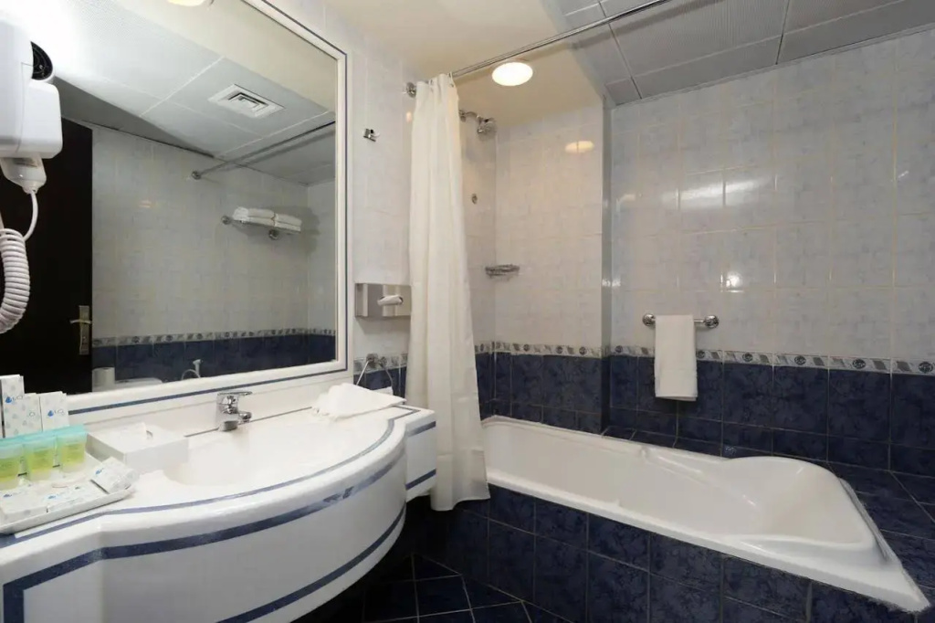 Signature Inn Deira - Free Parking 38