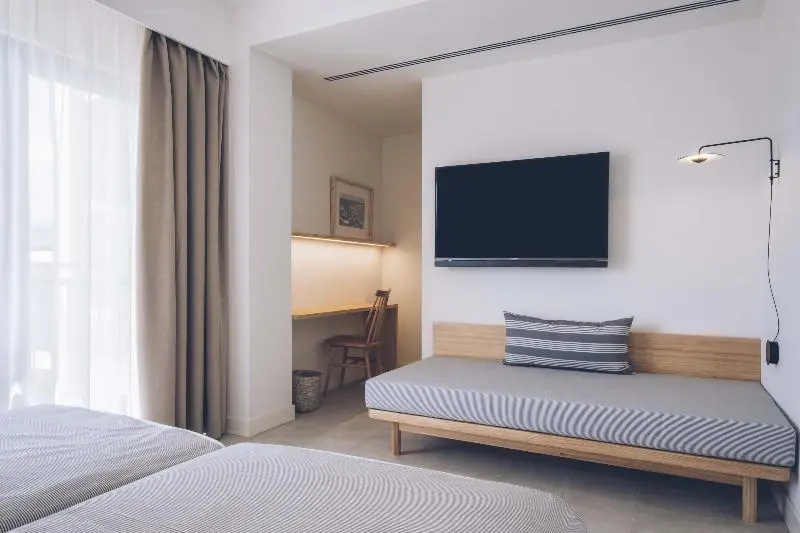 Double room with pool view (full double bed)