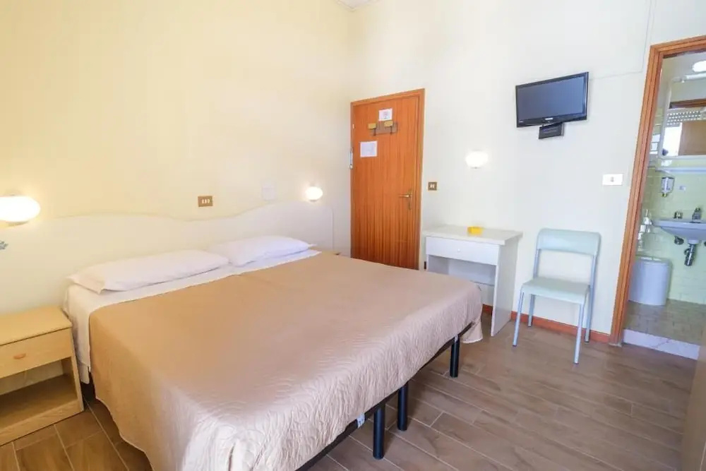 Only Room Hotel — 3