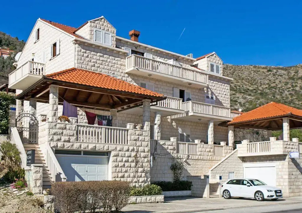 Apartments Moretic
