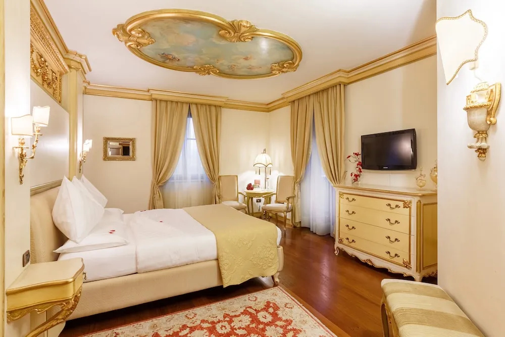 Luxury Suite