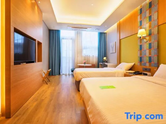 Deluxe Double Family room with city view (twin beds)