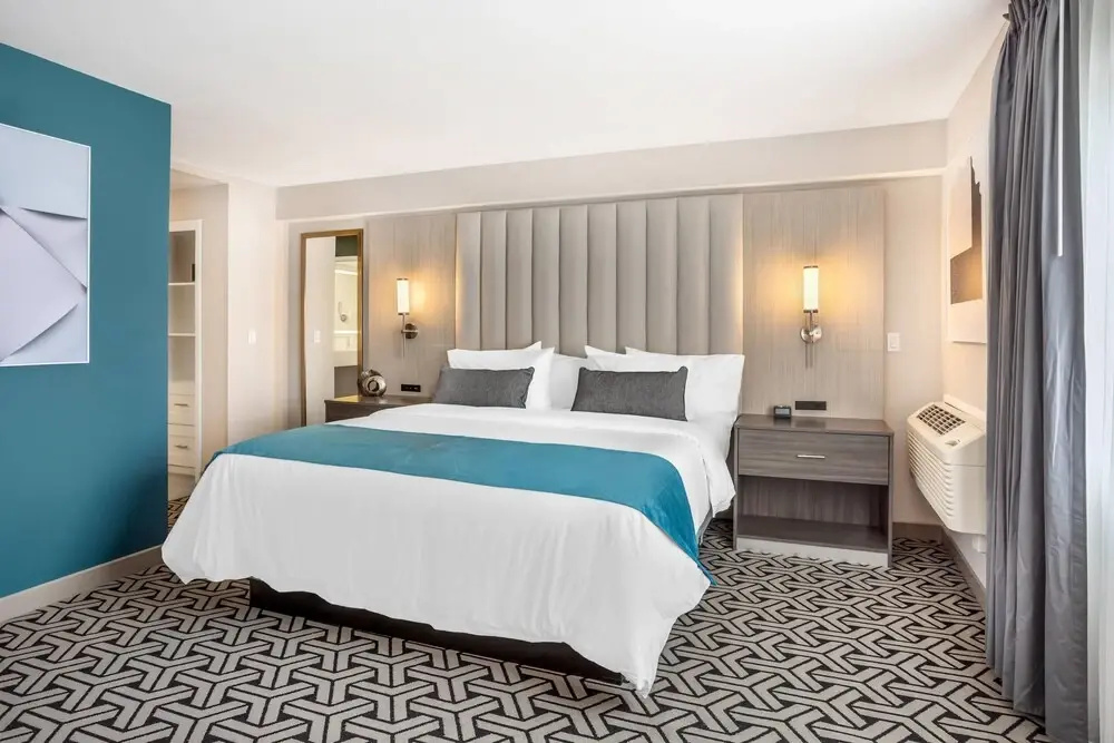 Double Suite with courtyard view (full double bed)