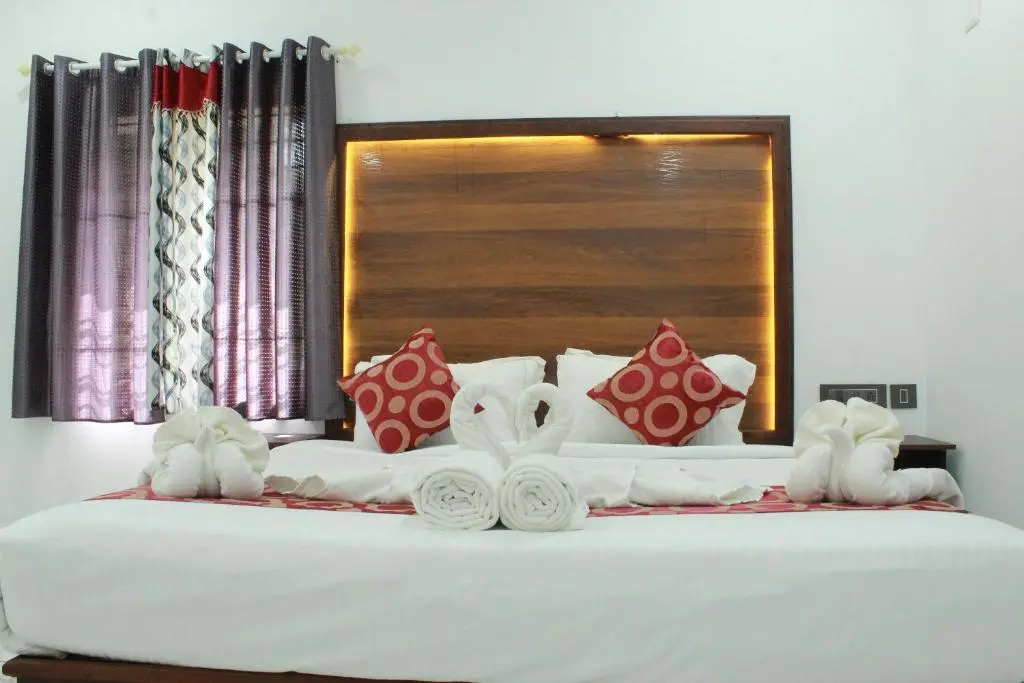 Deluxe Double room (full double bed)