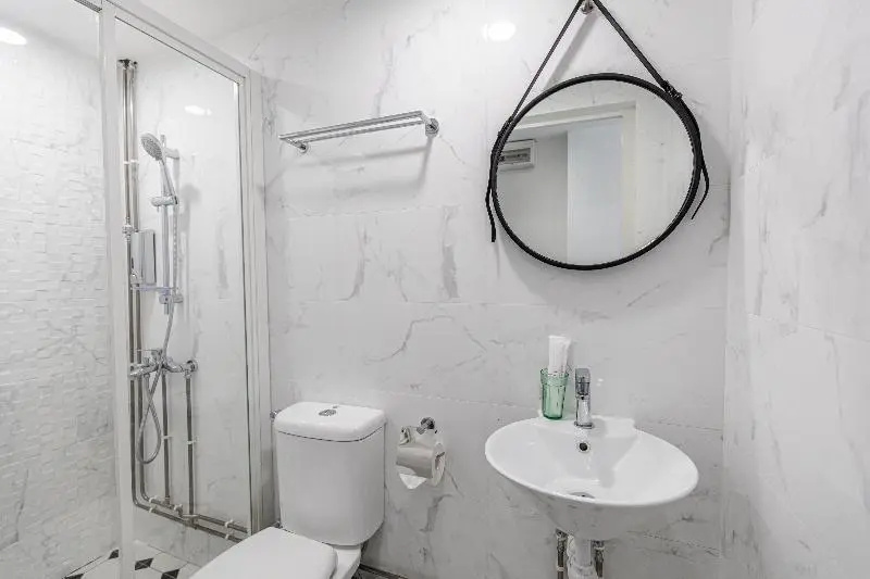 Deluxe Double room (full double bed)