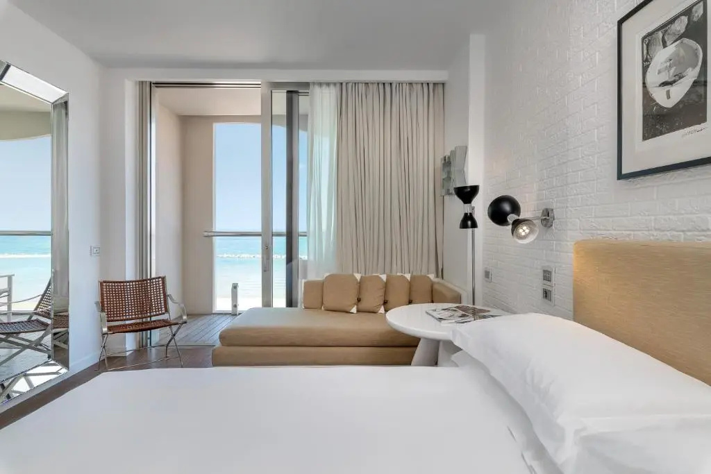 Deluxe Double room with sea view (full double bed)