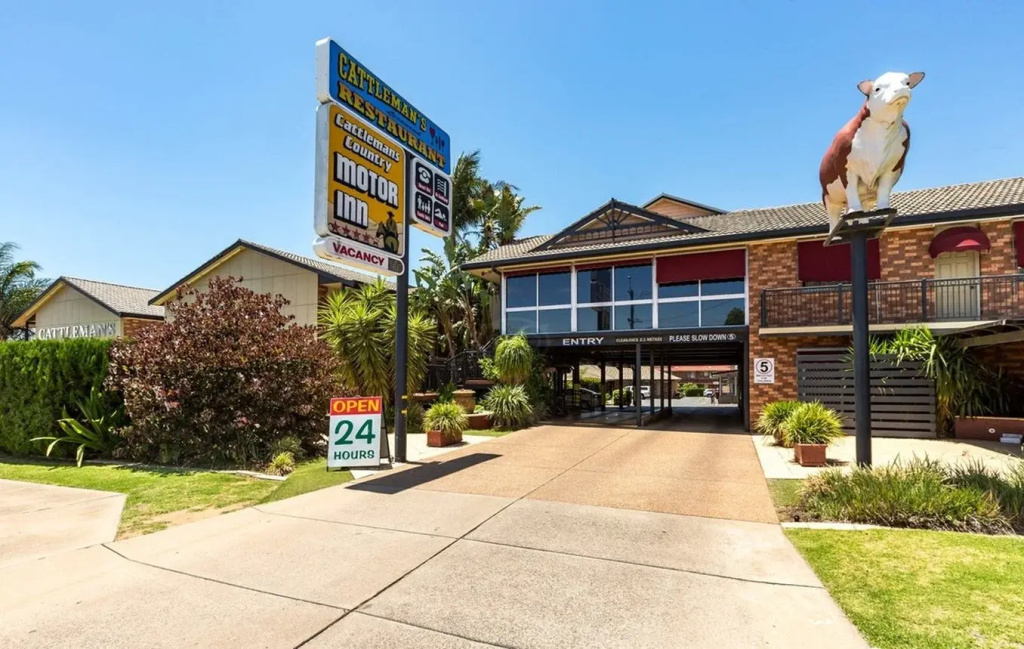 Cattleman's Country Motor Inn & Serviced Apartments