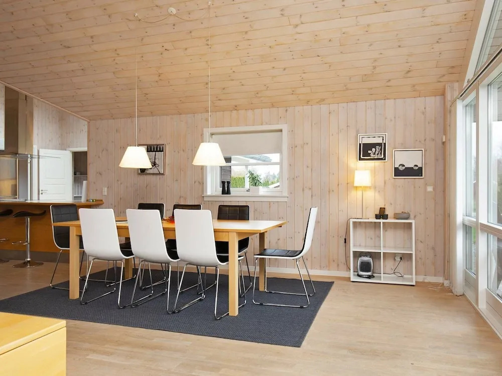 Charming Holiday Home in Væggerløse With Indoor Whirlpool - фото 4