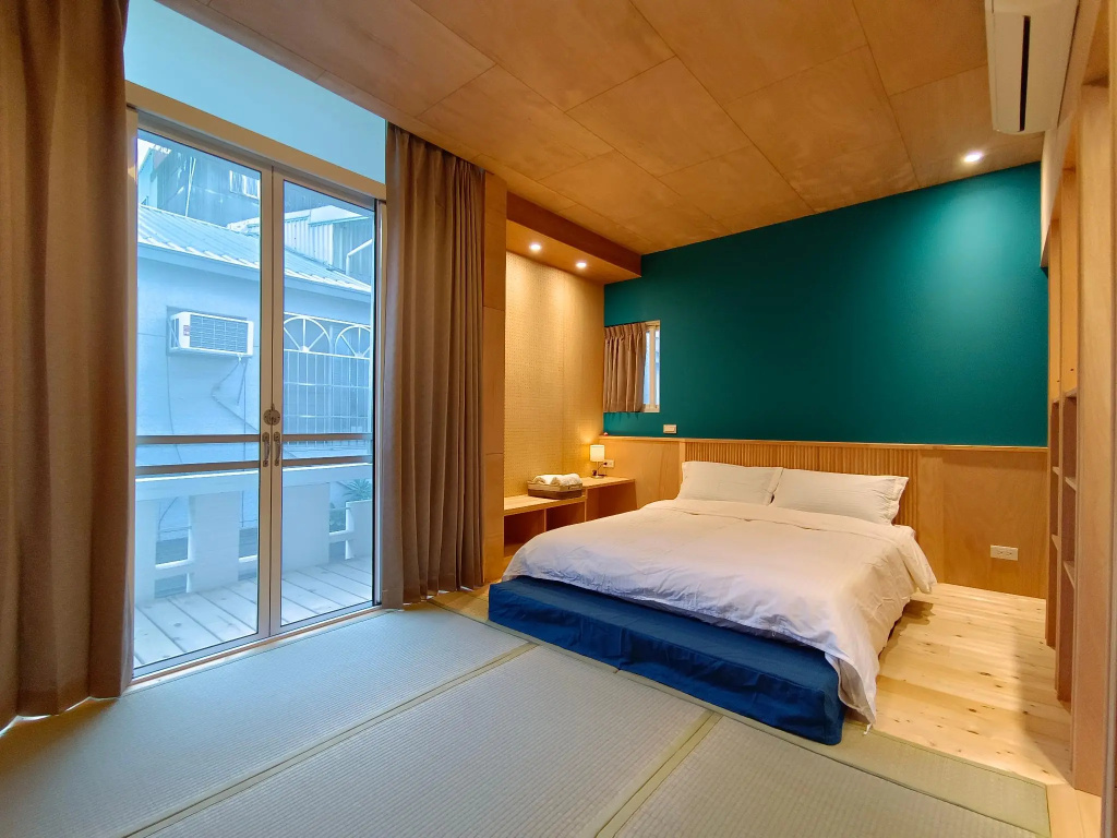 Standard Double room with balcony (full double bed)