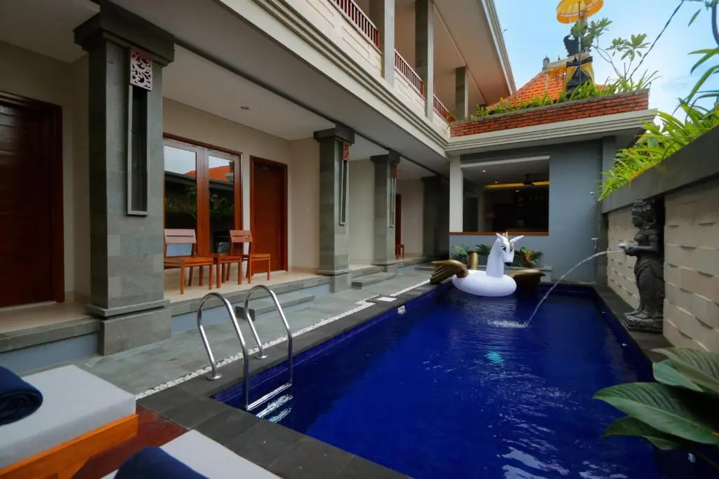 Singgah Hotel Seminyak - Tap to explore photos