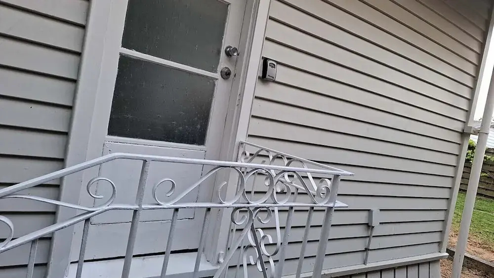 Small 2 bedroom flat 7a Rangiatea Road
