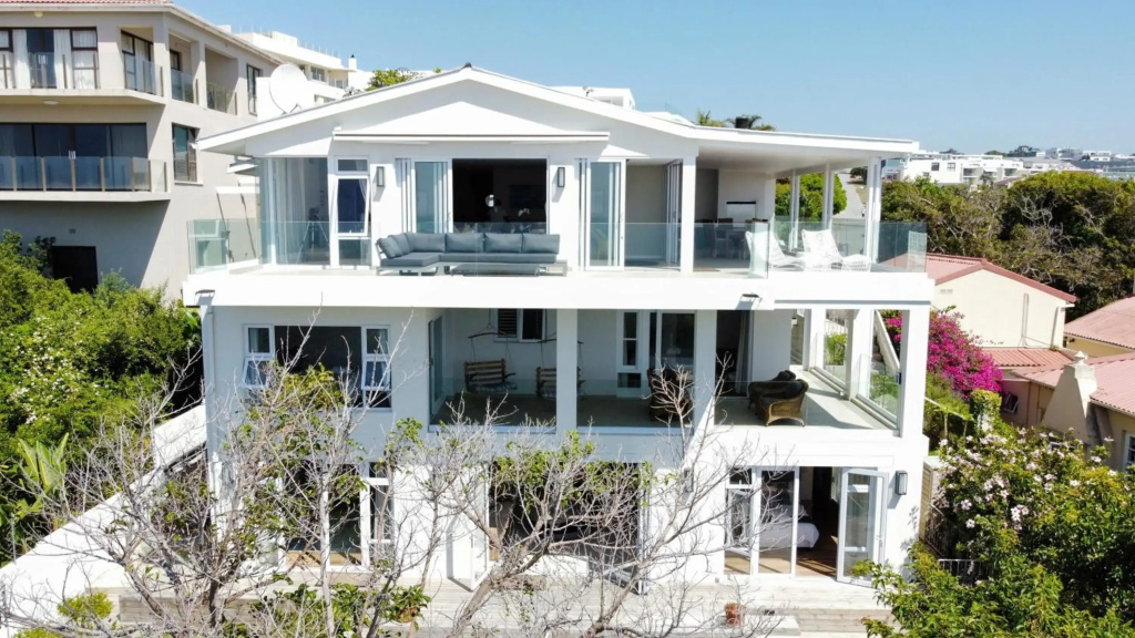 Dizzy Hill Villa with 270° Breathtaking Views. Pool + Patio