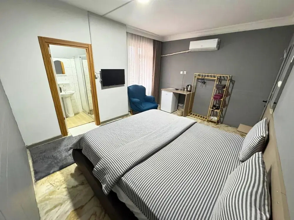 Comfort room