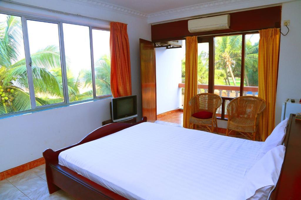 Topaz Beach Hotel