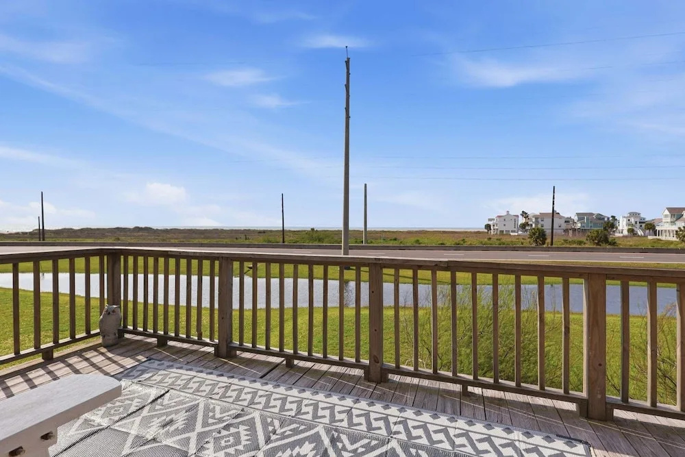 Serene Coastal Escape With Gulf Views 3 Bedroom Home