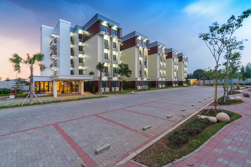 Golden Knight Suites | EcoHome Apartment