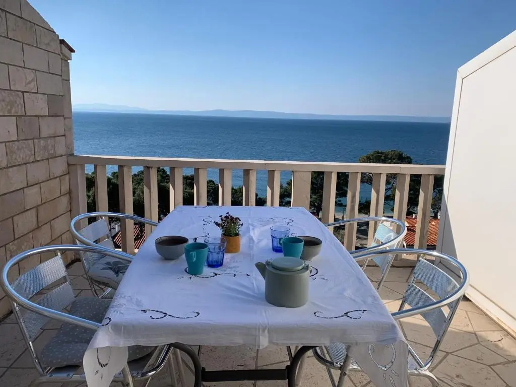 2 Bedrooms Apartment with sea view