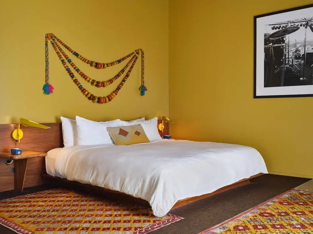 Double Suite (full double bed)