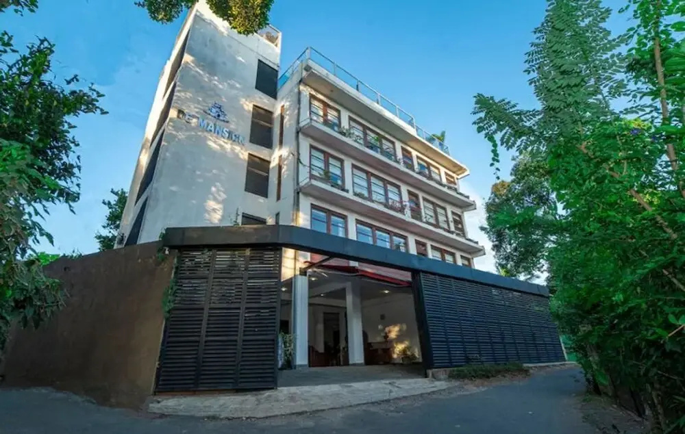 OYO 557 De Mansion