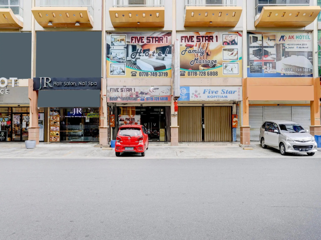 Hotel Five Star 1 by OYO Rooms