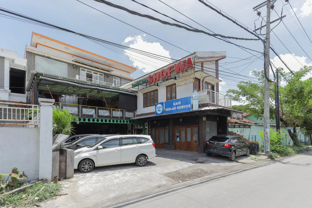RedDoorz near Juanda International Airport 2