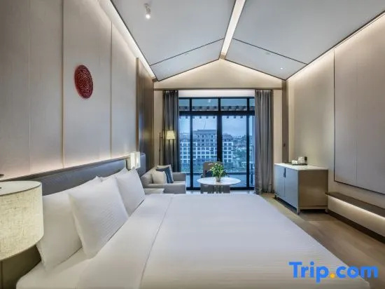 Deluxe Double room with lake view (full double bed)