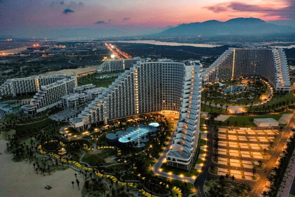 Курортный отель The Empyrean Cam Ranh Beach Resort — фото