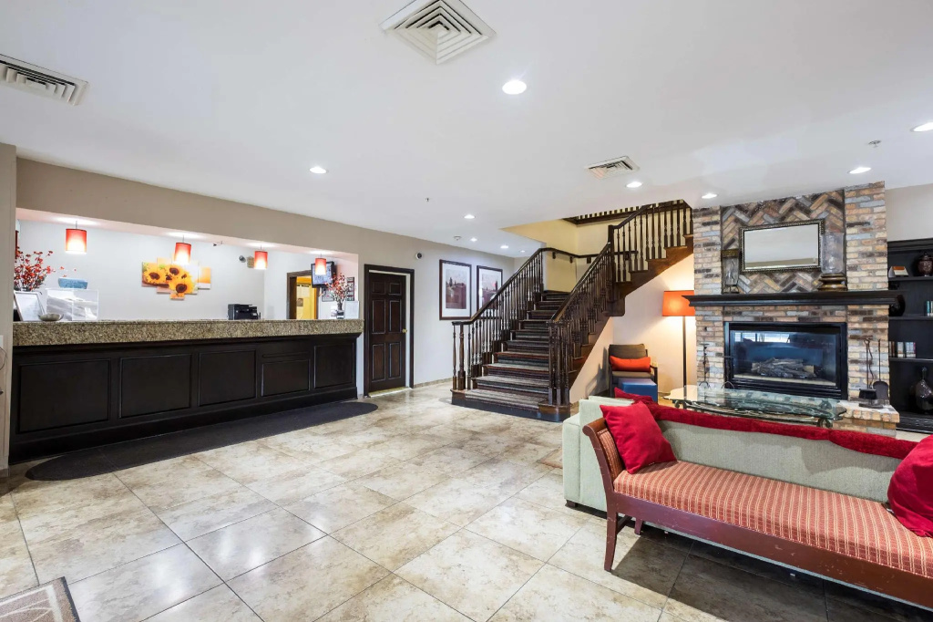 Lobby & Reception