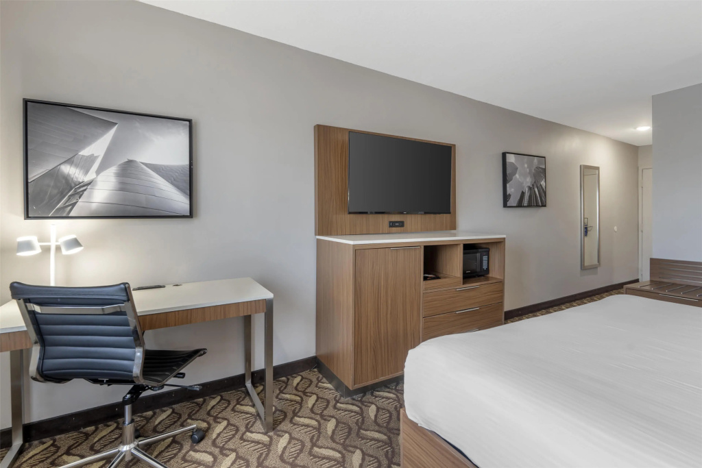 Отель Best Western Airport Plaza Hotel – LAX  Airport LA Stadium в Инглвуде