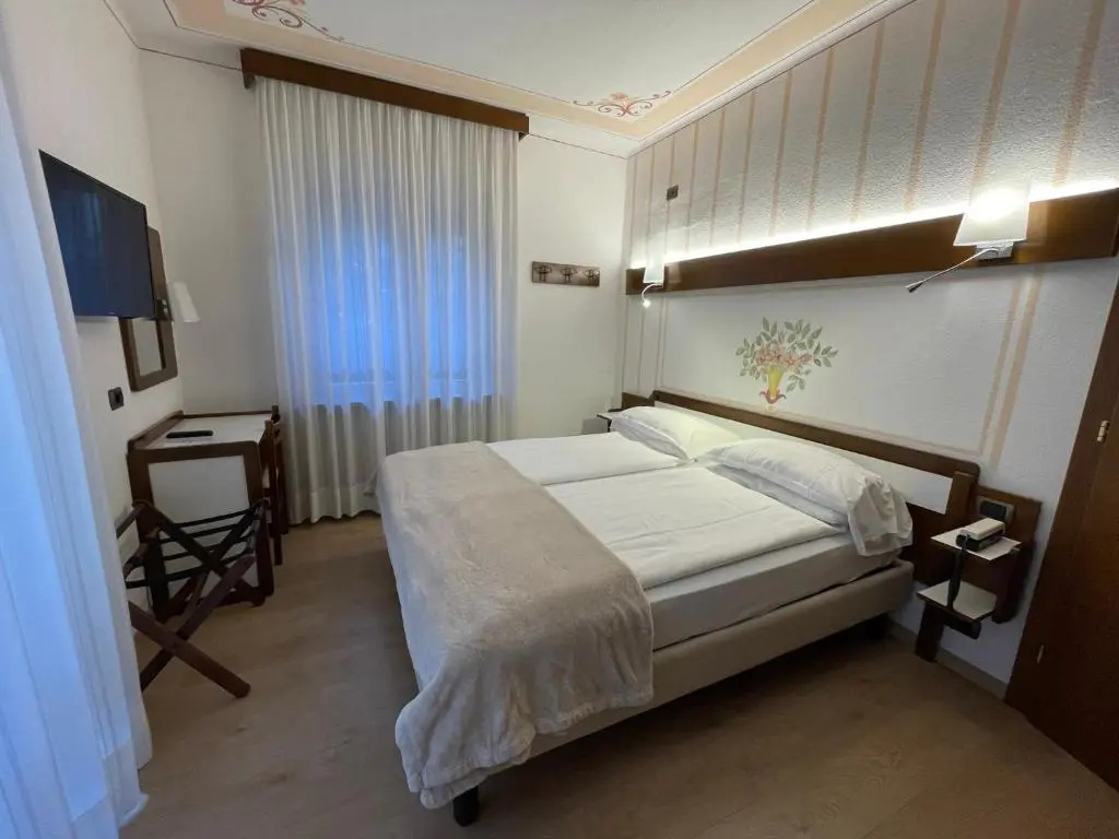 Standard Double room with balcony (full double bed)