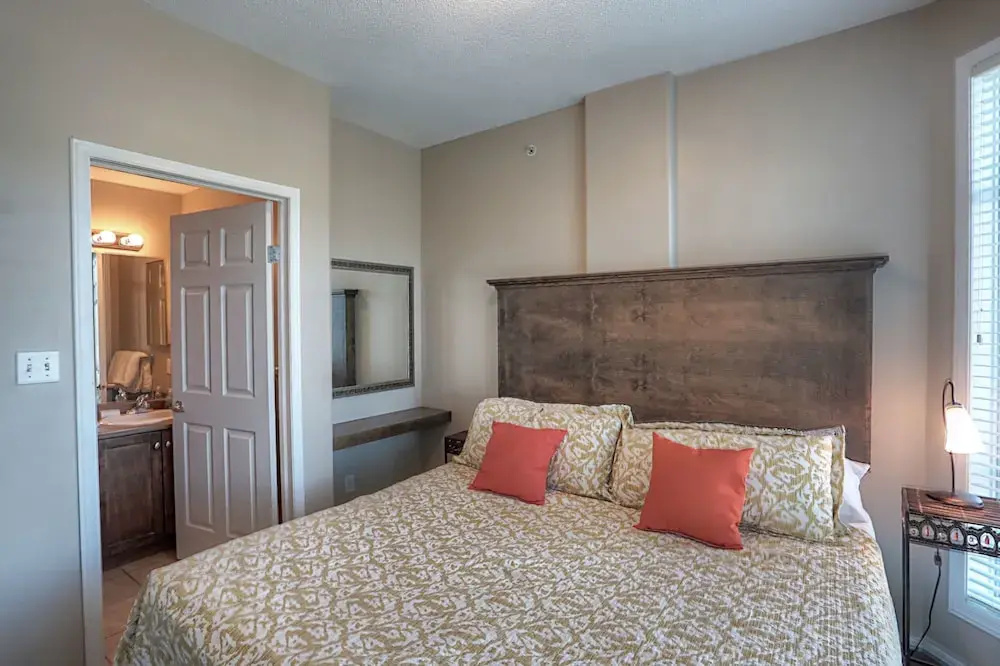 Sunset Waterfront Resort by KelownaGo - Chambres