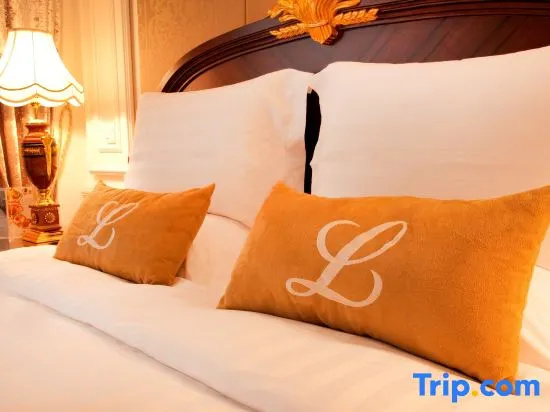 Deluxe Double room (full double bed)