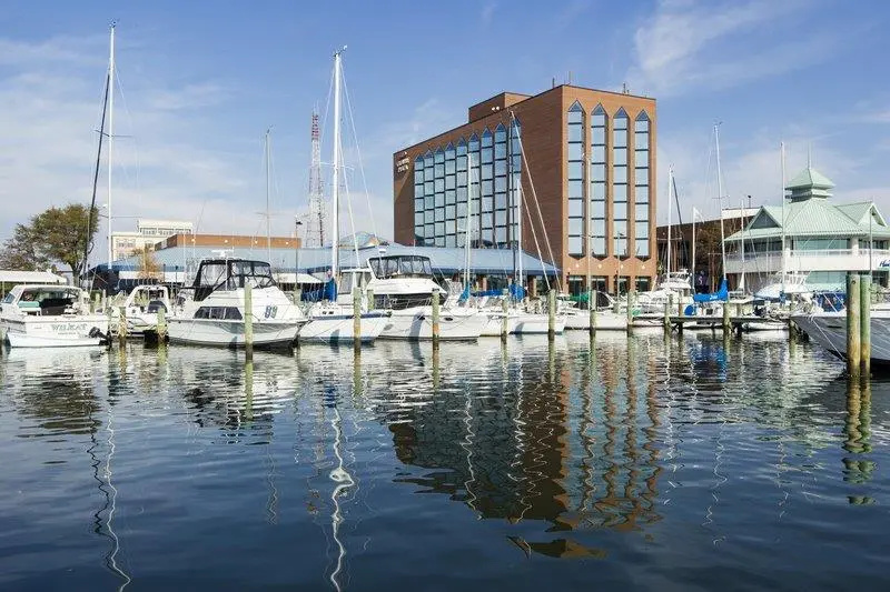 The Landing at Hampton Marina, Tapestry Collection by Hilton - Chambres