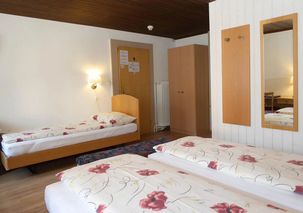 Standard Triple room