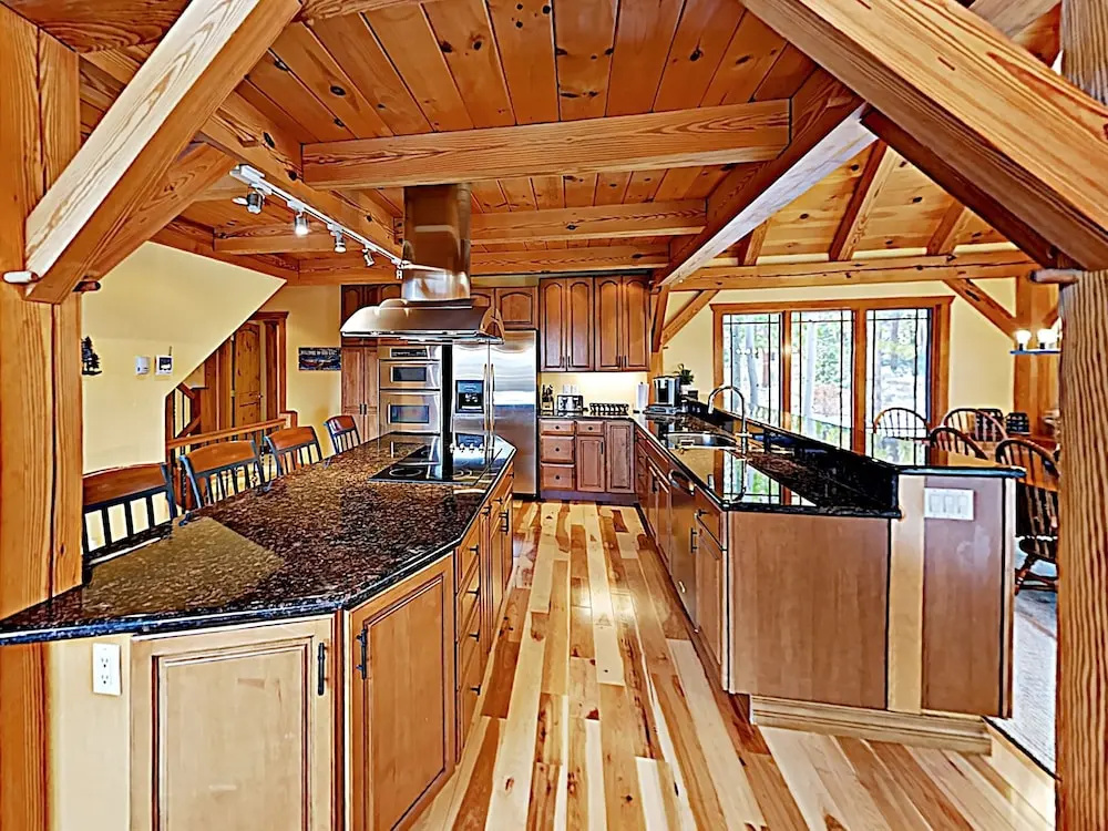 New Listing! Huge Lake-view Haven W/ 2-car Garage 3 Bedroom Cottage - фото 22